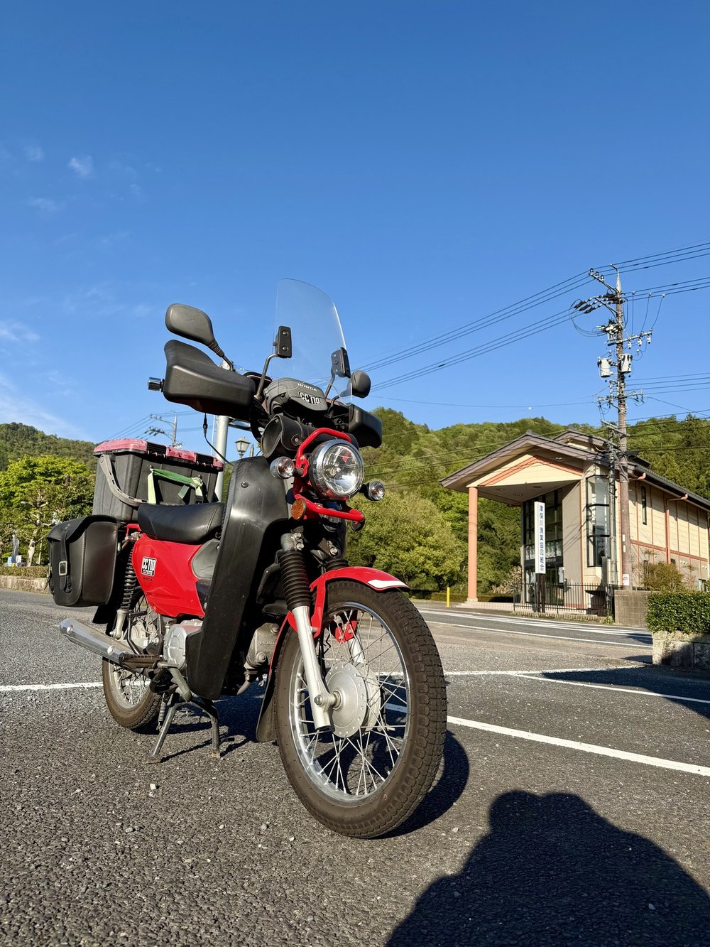 道の駅平成の朝の駐車場のクロスカブ110