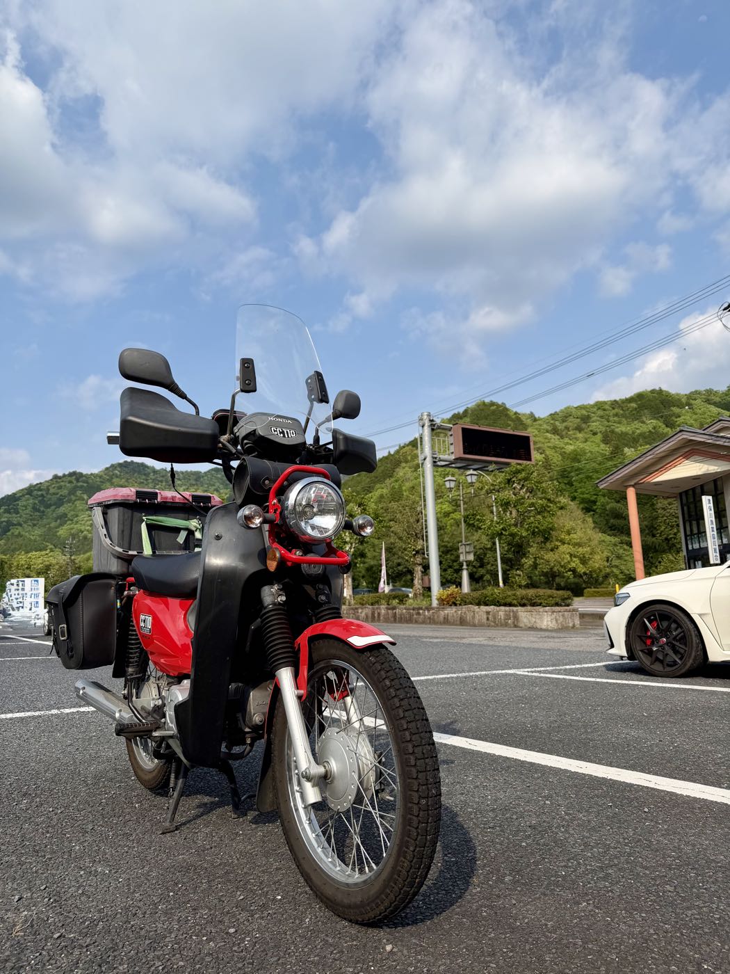 道の駅平成の駐車場に停めたクロスカブ110